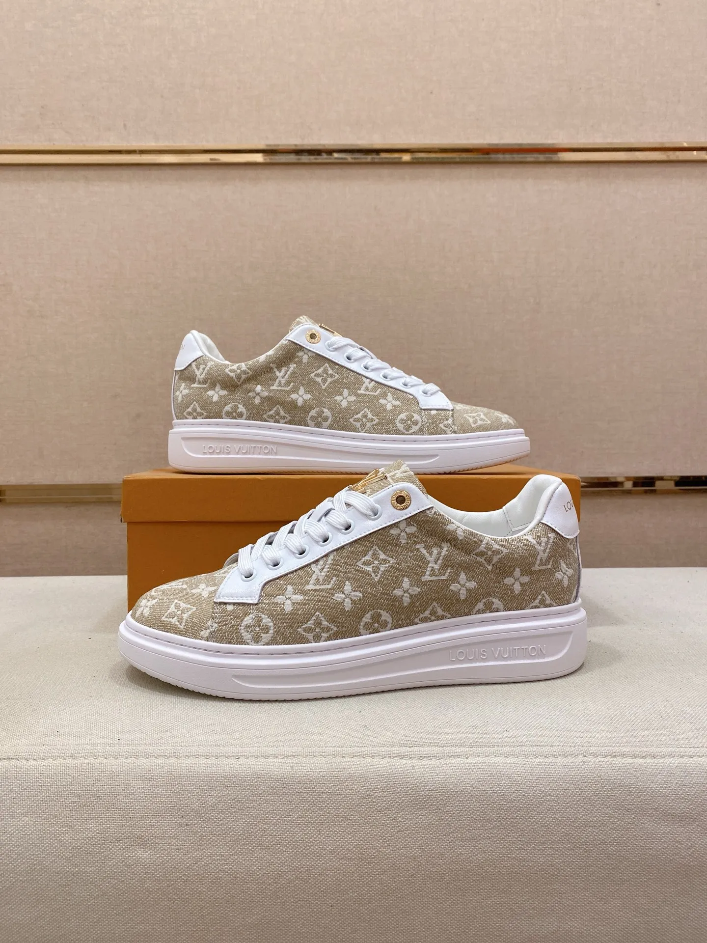 Men's shoes 💰: 400💰🎉🎉LV~Louis Vuitton trendy men's shoes New shipments Latest matching The same style as the official website Super high quality Hot sales of the season [strong] [strong] [strong] Selected first-layer cowhide, comfortable cowhide lining, original last, comfortable on the foot, wear-resistant rubber outsole Size number: 38-44.
